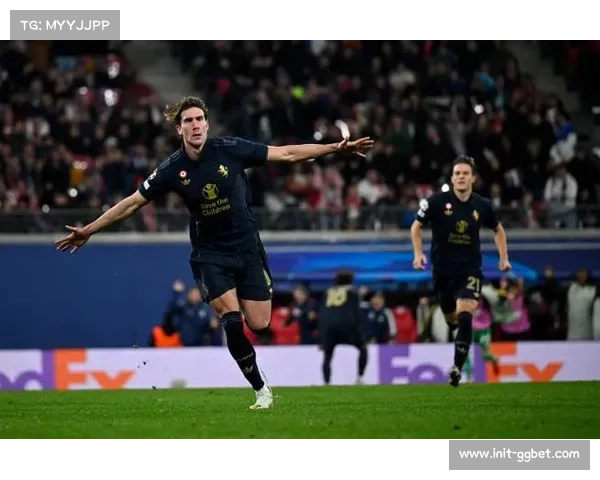 莱奥63分钟精准远射破门扳平比分帮助球队重新点燃希望